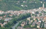 Kurstadt Meran mit Passer und Stadtpfarrkirche St. Nikolaus im Hintergrund.