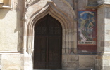 Eines der Tore der Stadtpfarrkirche zum hl. St. Nikolaus in Meran.