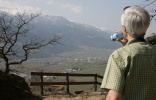 Blick vom Sonnenberger Panoramaweg zurück auf Naturns und Vinschgau. (Foto: Bärbel Jakubowski)