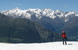 Blick vom Rontscher Joch (ca. 2.400 m) bei den Kofelraster Seen auf die gegenüberliegenden Ötztaler Alpen und das Schnalstal bei Meran in Südtirol.