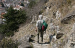 Abstieg nach Schlanders am Schlandrauner Höhenweg Nr. 14. (Foto: Bärbel Jakubowski)
