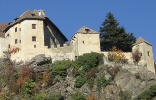 Schloss Juval am Eingang zum Schnalstal bei Meran in Südtirol.